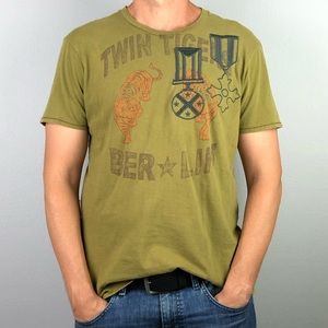 Men’s Guess Graphic T-shirt | Size Large